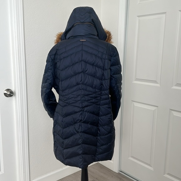 Marc New York Andrew Marc Down Jacket with removable Faux Fur Hood. - Picture 7 of 10
